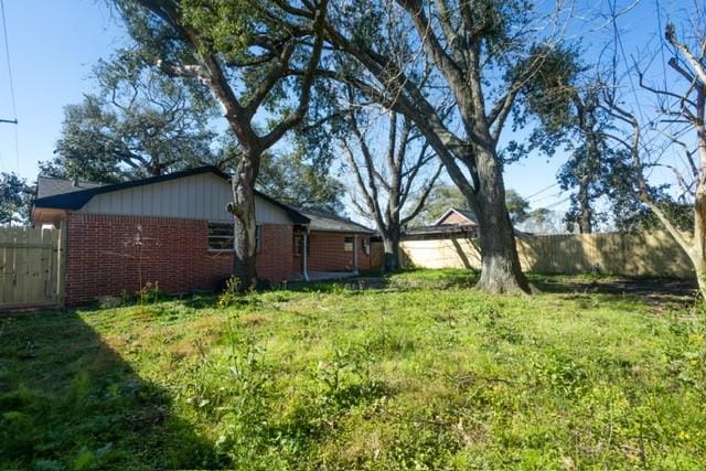 view of yard featuring fence