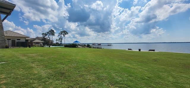 view of yard featuring a water view