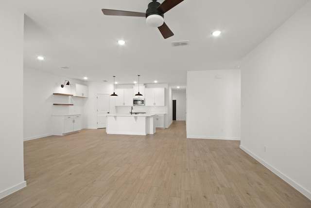 8343 Bay Oaks Dr, Baytown, TX 77523 - unfurnished living room featuring ceiling fan, recessed lighting, and light wood-type flooring
