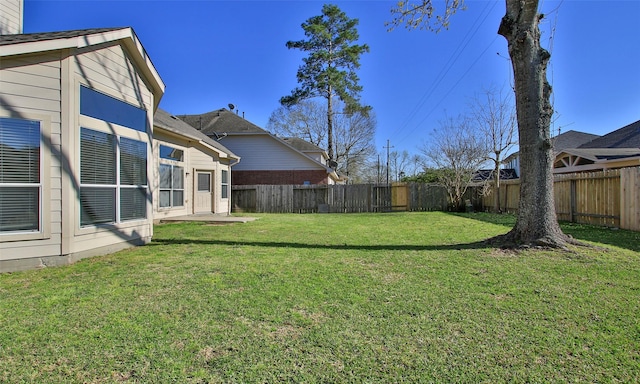 view of yard featuring a fenced backyard