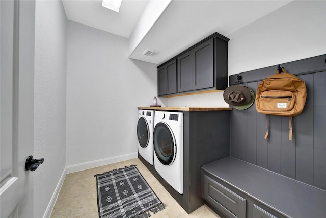 laundry room featuring visible vents, cabinet space, baseboards, and washing machine and clothes dryer