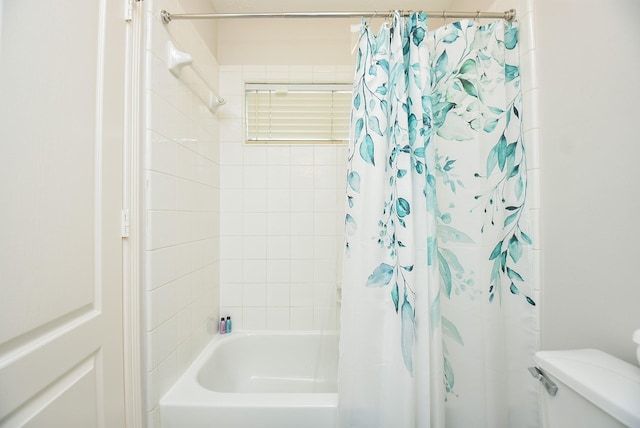 full bathroom with toilet and shower / bathtub combination with curtain