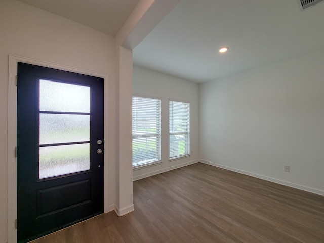 foyer with visible vents, recessed lighting, dark wood-type flooring, and baseboards