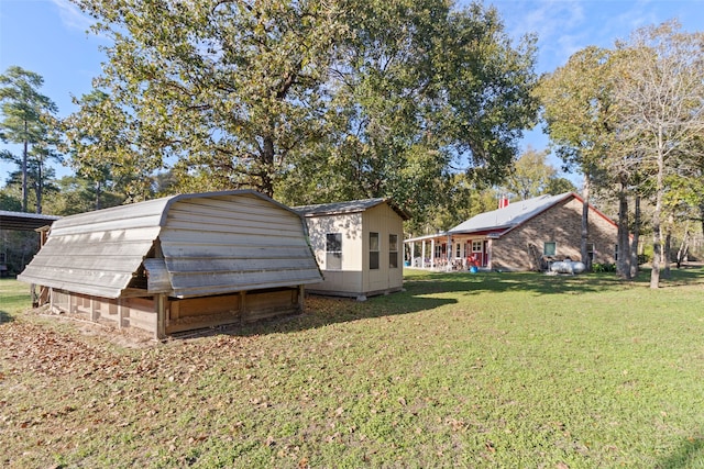 view of yard featuring an outbuilding and a shed