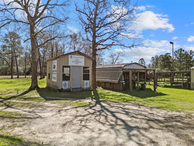 view of outdoor structure with an outdoor structure