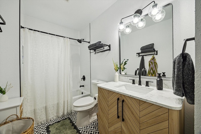 bathroom featuring toilet, vanity, and shower / bath combo