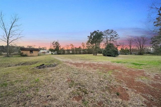 view of yard at dusk