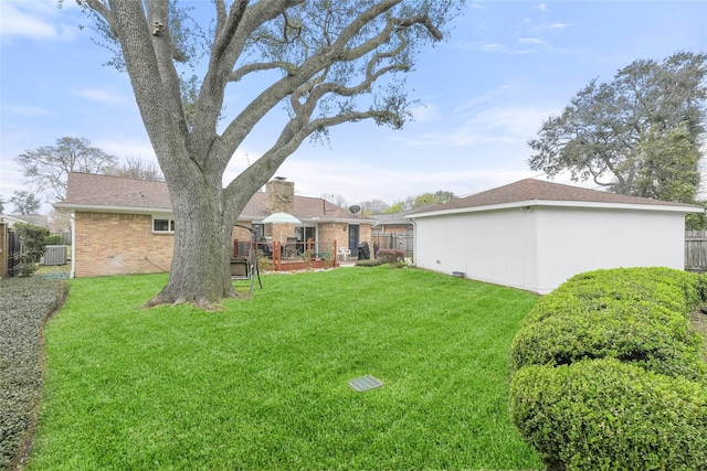 view of yard featuring fence