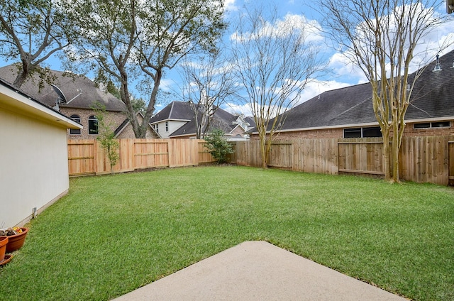 view of yard featuring a fenced backyard