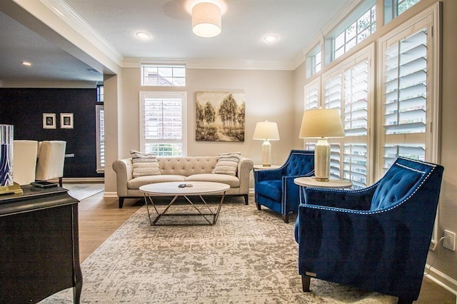 living area featuring recessed lighting, crown molding, baseboards, and wood finished floors