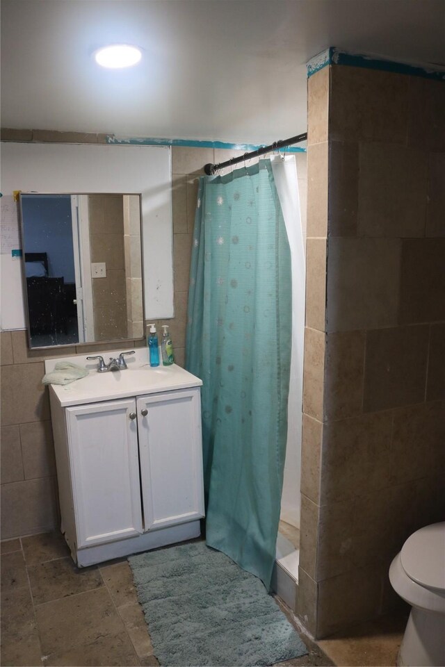 14902 Woodford St, Channelview, TX 77530 - bathroom featuring tile walls, a shower with curtain, toilet, and vanity