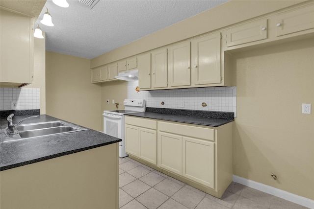 kitchen featuring baseboards, electric range, a sink, under cabinet range hood, and dark countertops