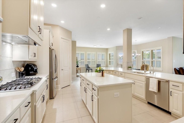 kitchen featuring a sink, tasteful backsplash, a kitchen island, recessed lighting, and stainless steel appliances