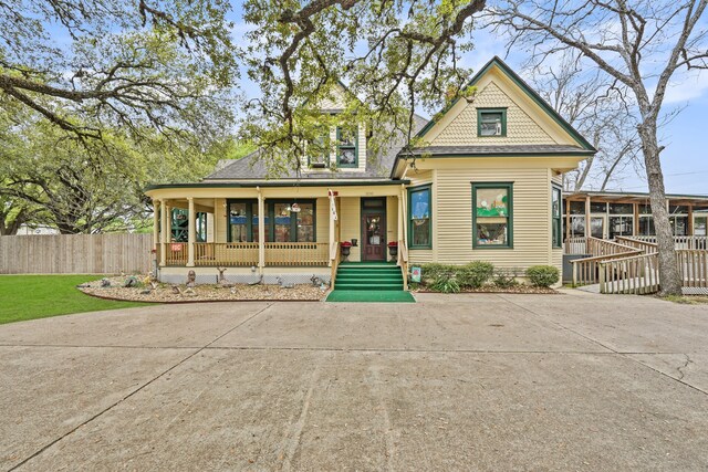 1030 4th St, Rosenberg, TX 77471