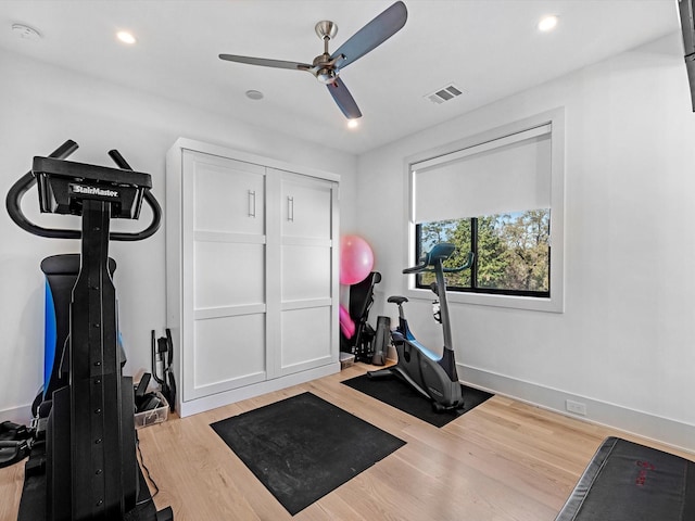 workout area with wood finished floors, baseboards, visible vents, recessed lighting, and ceiling fan