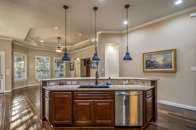 kitchen with dark wood-type flooring, an island with sink, a sink, arched walkways, and dishwasher