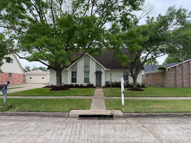 1727 Eastfield Dr, Missouri City, TX 77459 - view of front of property featuring a front lawn and a garage