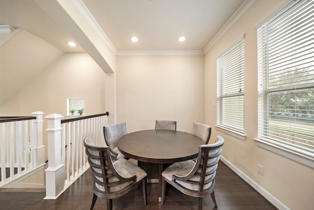 dining area with recessed lighting, baseboards, dark wood-style flooring, and crown molding