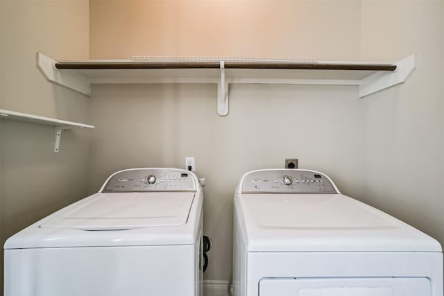 washroom with laundry area and independent washer and dryer