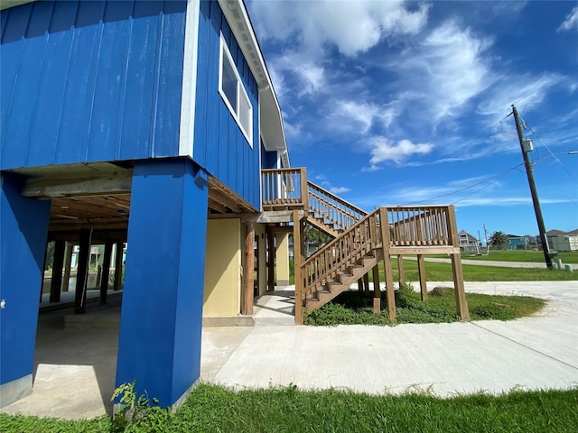 9 Flounder Cir, Freeport, TX 77541 - view of property's community featuring stairs