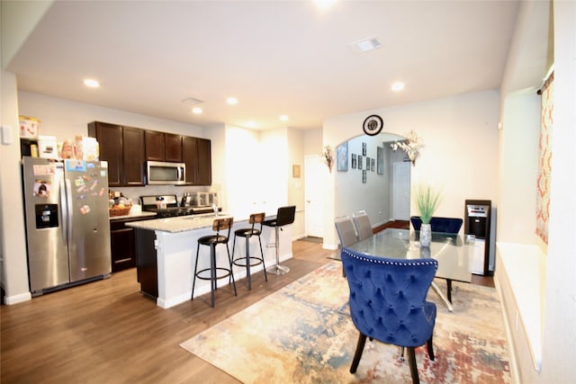 dining area featuring recessed lighting, visible vents, light wood finished floors, and baseboards