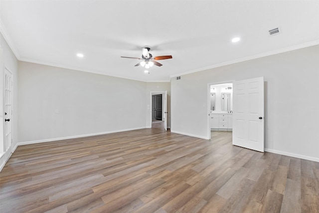 unfurnished room featuring visible vents, light wood-style flooring, baseboards, and ceiling fan