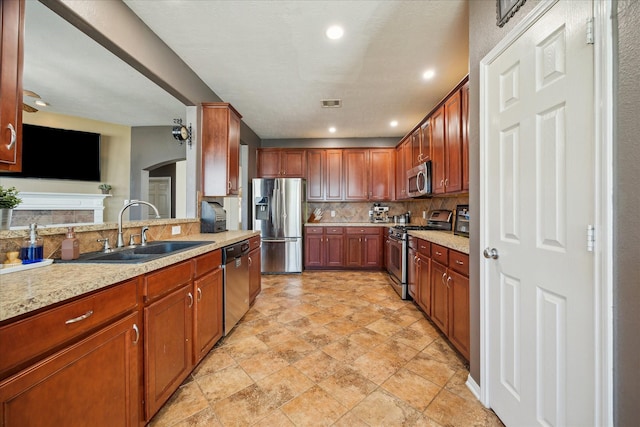 kitchen with visible vents, a sink, tasteful backsplash, recessed lighting, and stainless steel appliances