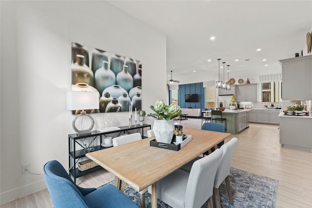 dining area featuring recessed lighting, light wood-style flooring, baseboards, and ceiling fan