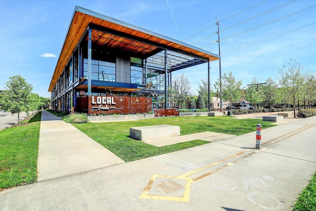 view of home's community featuring a lawn