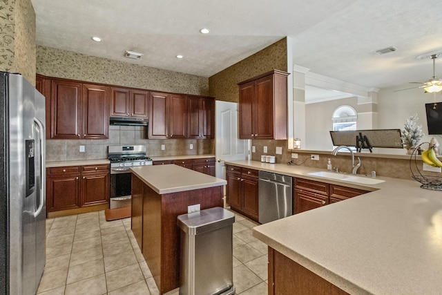 kitchen with a ceiling fan, visible vents, a sink, stainless steel appliances, and under cabinet range hood