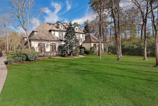 view of front of property with stucco siding and a front yard