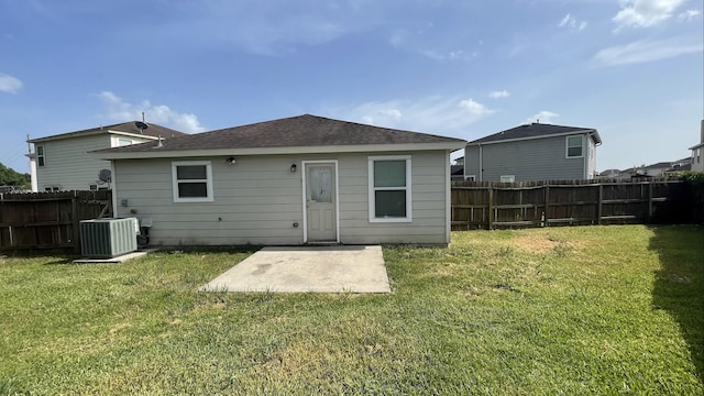 back of property featuring a patio area, a lawn, central AC unit, and fence