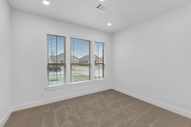 spare room with visible vents, recessed lighting, baseboards, and carpet