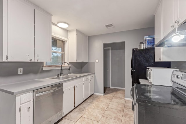 kitchen featuring visible vents, a sink, stainless steel appliances, white cabinets, and light countertops