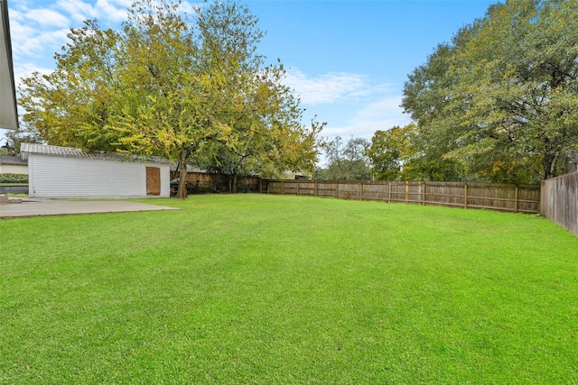 view of yard featuring an outbuilding and a fenced backyard