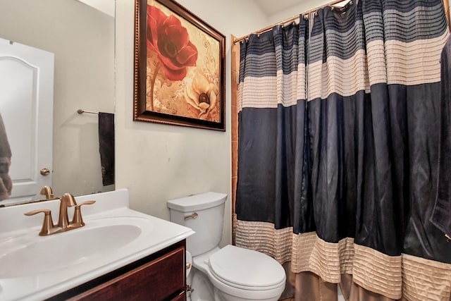 full bath featuring curtained shower, toilet, and vanity