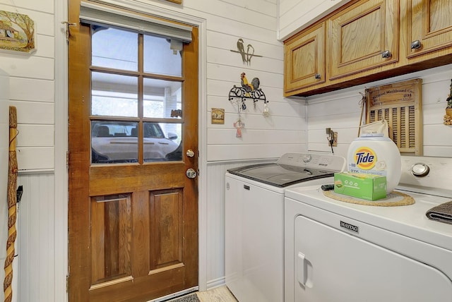 laundry room featuring cabinet space and independent washer and dryer