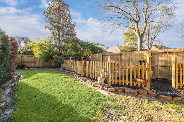 view of yard featuring a fenced backyard