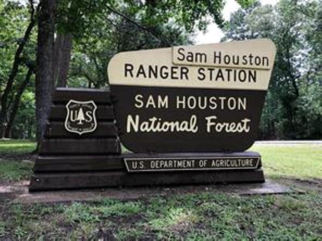 5-27-3 Feldspar Ln, Huntsville, TX 77340