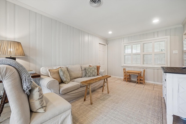 living area featuring light tile patterned floors, baseboards, visible vents, recessed lighting, and ornamental molding