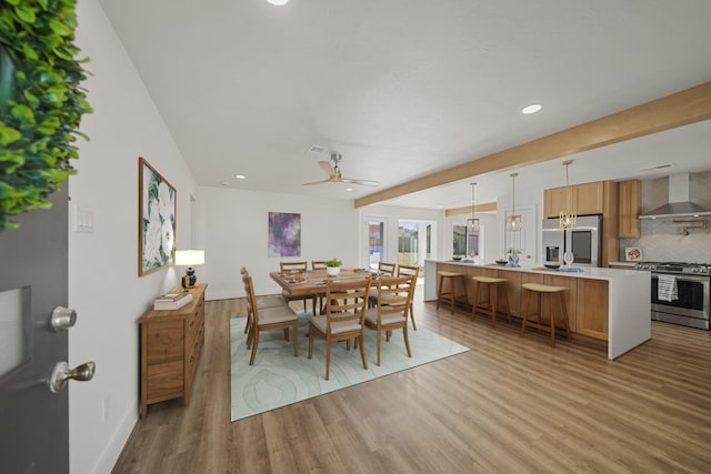 dining area featuring recessed lighting, light wood-style flooring, and baseboards