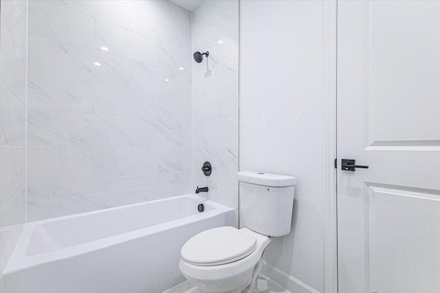 full bathroom featuring baseboards, toilet, and shower / tub combination