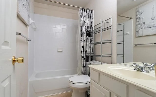 full bath with shower / bath combo with shower curtain, toilet, and vanity