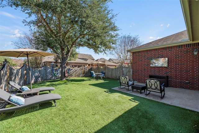 view of yard featuring a fenced backyard and a patio area