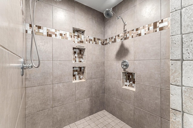 19331 E Lakeshore Dr, Magnolia, TX 77355 - bathroom featuring a tile shower