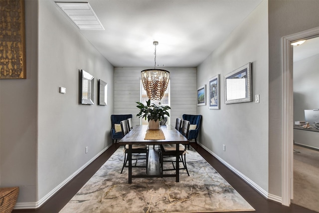 dining area with visible vents, a notable chandelier, dark wood-style floors, and baseboards