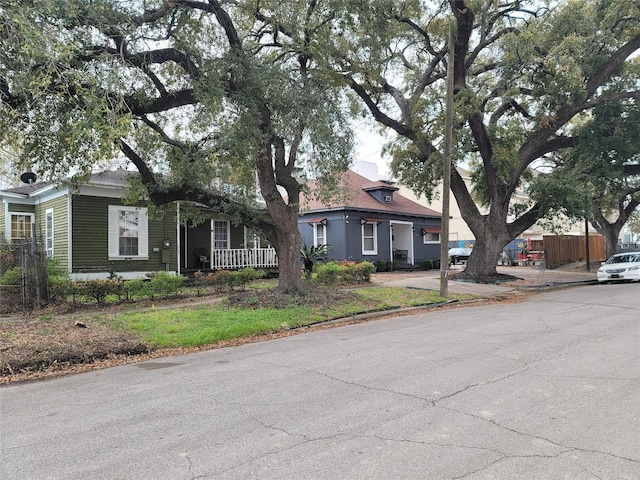 view of front facade with covered porch