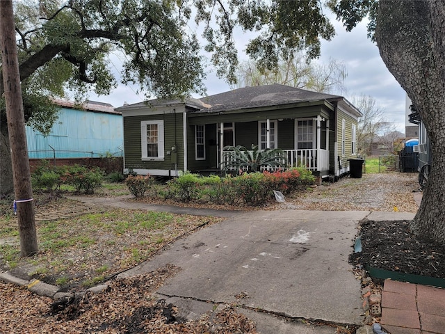 view of front of home featuring fence and covered porch