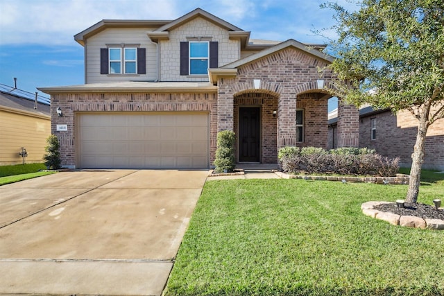 view of front of home featuring brick siding, driveway, an attached garage, and a front yard