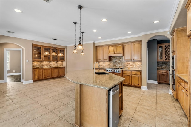 kitchen featuring light tile patterned flooring, arched walkways, ornamental molding, a sink, and glass insert cabinets